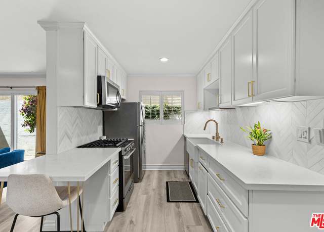 Property at 4381 Ventura Canyon Ave #4, Sherman Oaks, CA 91423, 2 beds, 2 baths