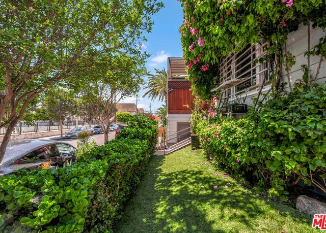 Property at 461 N St Andrews Pl, Los Angeles, CA 90004, 1 bed, 1.5 baths