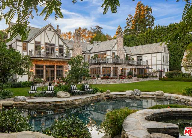 Property at 1006 N Rexford Dr, Beverly Hills, CA 90210, 7 beds, 9 baths