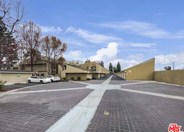 Property at 5435 Twin Lakes Dr, Cypress, CA 90630, 1 bed, 1.5 baths