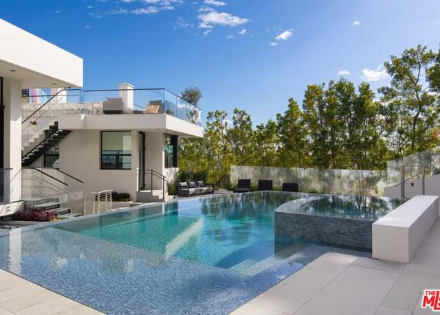 Property at 1317 Londonderry Pl, Los Angeles, CA 90069, 5 beds, 7.5 baths