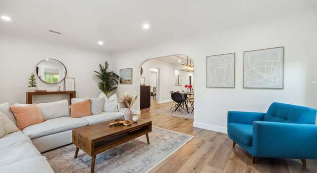 Photo of 821 S Cloverdale Ave, Los Angeles, CA 90036
