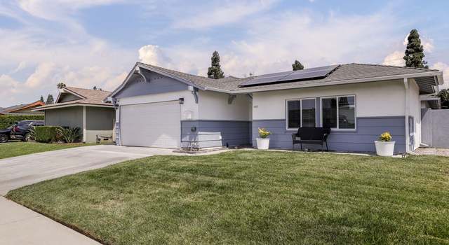Photo of 447 E Moorehaven Dr, Carson, CA 90746