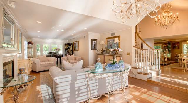 Photo of 10221 Briarwood Dr, Los Angeles, CA 90077