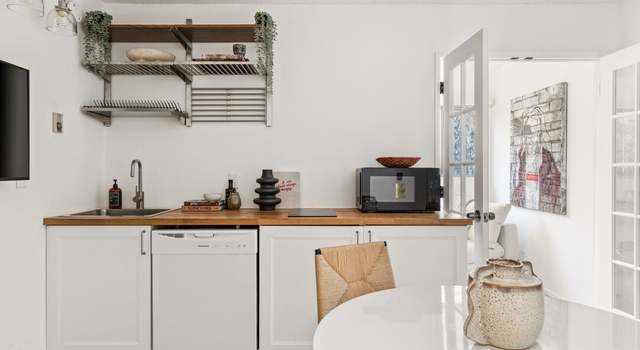 Photo of 425 S Kenmore Ave #201, Los Angeles, CA 90020