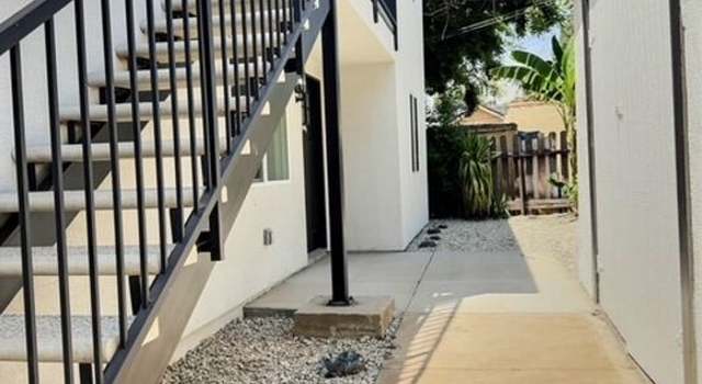 Photo of 2922 8th Ave, Los Angeles, CA 90018