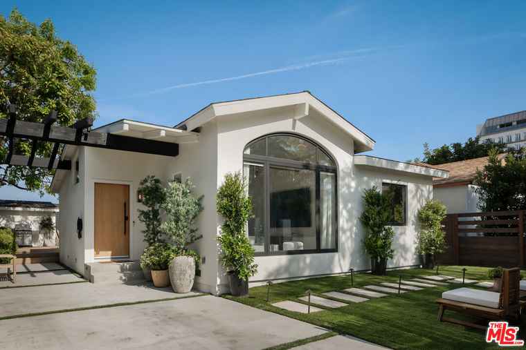 Photo of 330 Westbourne Dr West Hollywood, CA 90048