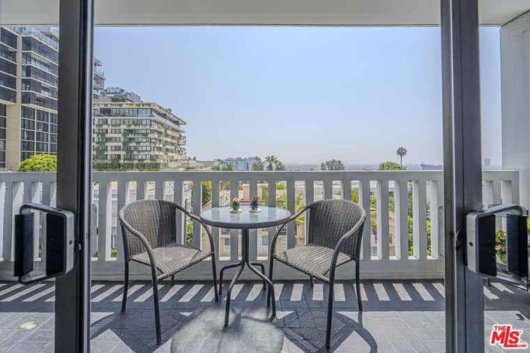 Photo of 999 N Doheny Dr #408 West Hollywood, CA 90069