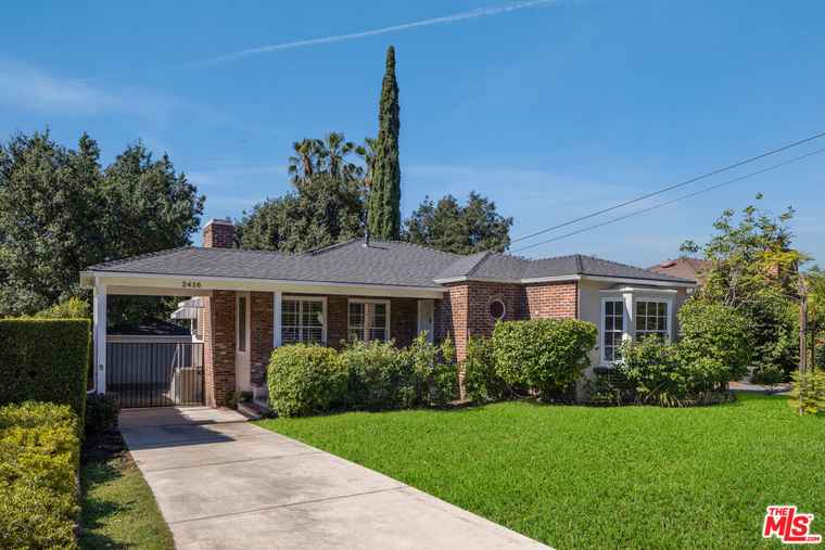 Photo of 2426 New York Dr Altadena, CA 91001