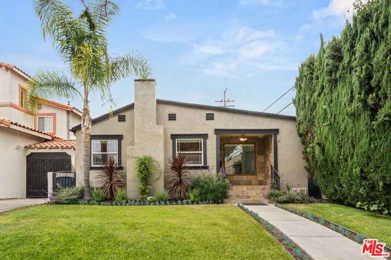 Photo of 419 S Almont Dr Beverly Hills, CA 90211