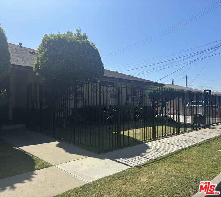 Photo of 13920 Arthur Ave #2 Paramount, CA 90723