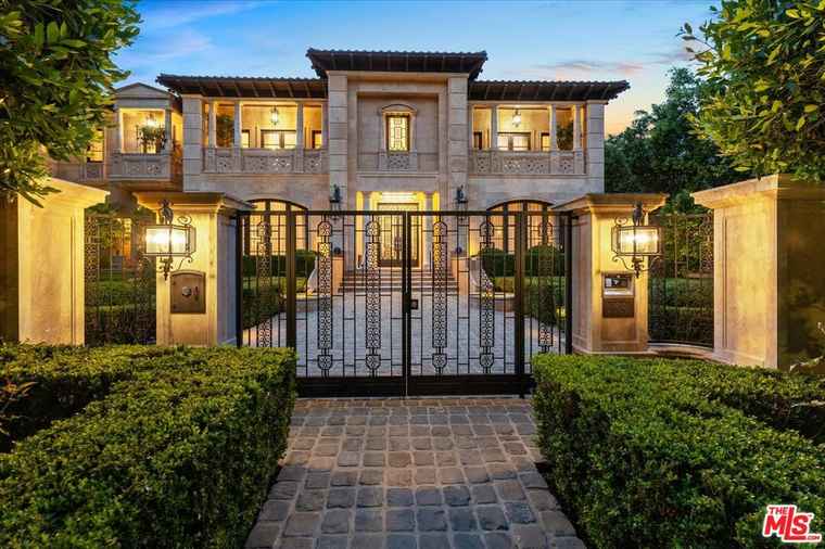 Photo of 804 N Elm Dr Beverly Hills, CA 90210