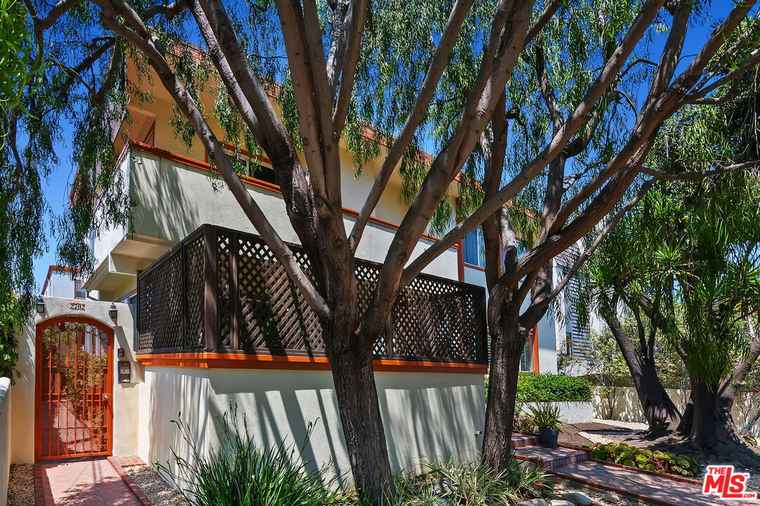 Photo of 2702 11th St #2 Santa Monica, CA 90405