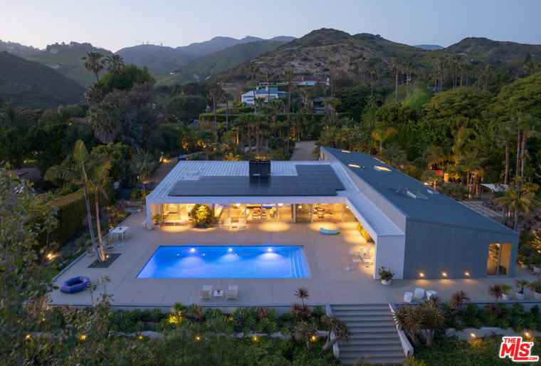 Photo of 27044 Sea Vista Dr Malibu, CA 90265
