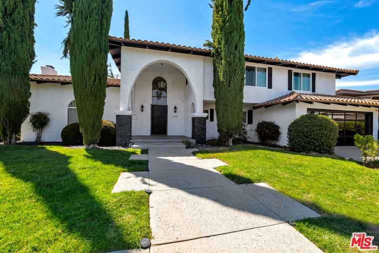 Photo of 32305 Blue Rock Rdg Westlake Village, CA 91361