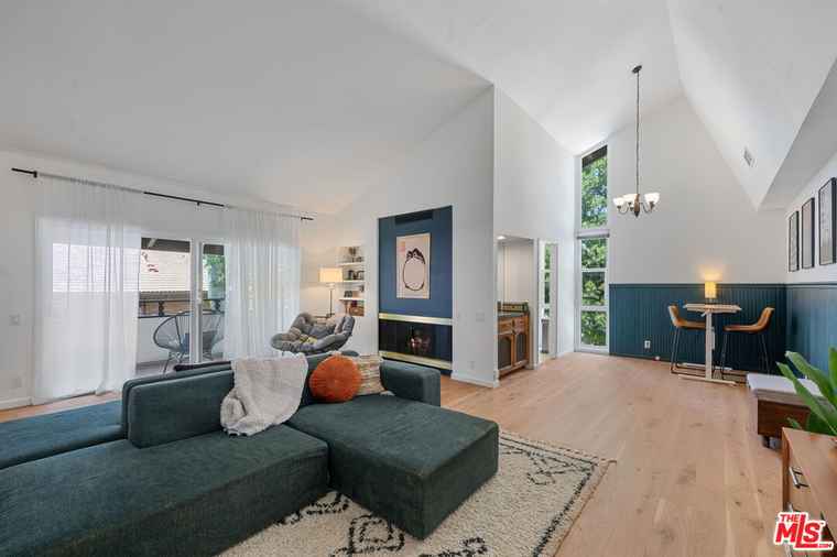 Photo of 31568 Agoura Rd #4 Westlake Village, CA 91361