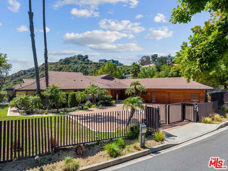 Photo of 405 Evelyn Pl Beverly Hills, CA 90210