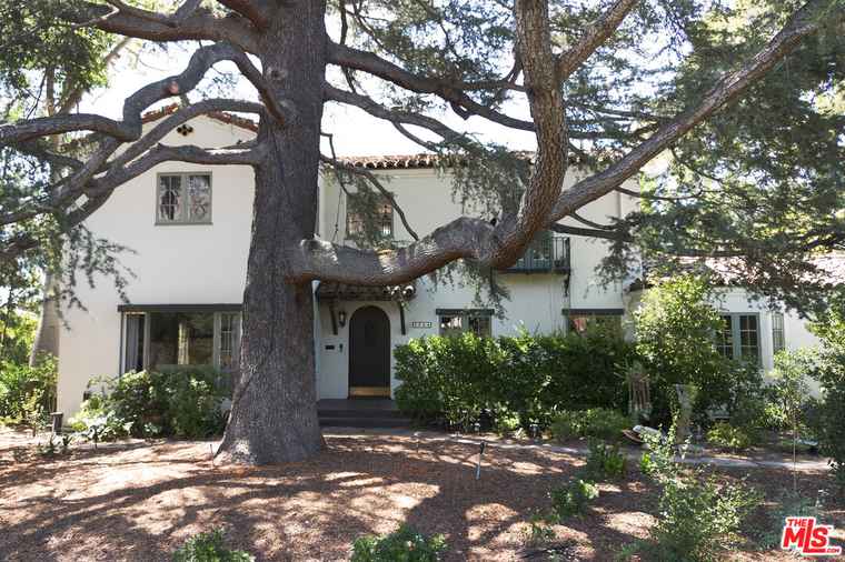 Photo of 2084 Meadowbrook Rd Altadena, CA 91001