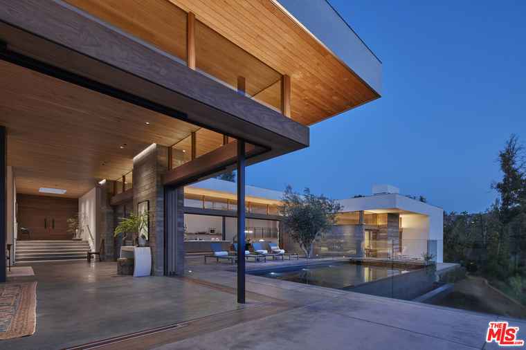 Photo of 6708 Wildlife Rd Malibu, CA 90265