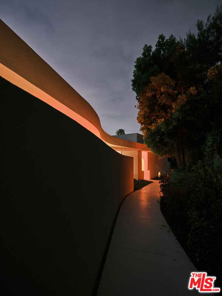 Photo of 510 Arkell Dr Beverly Hills, CA 90210