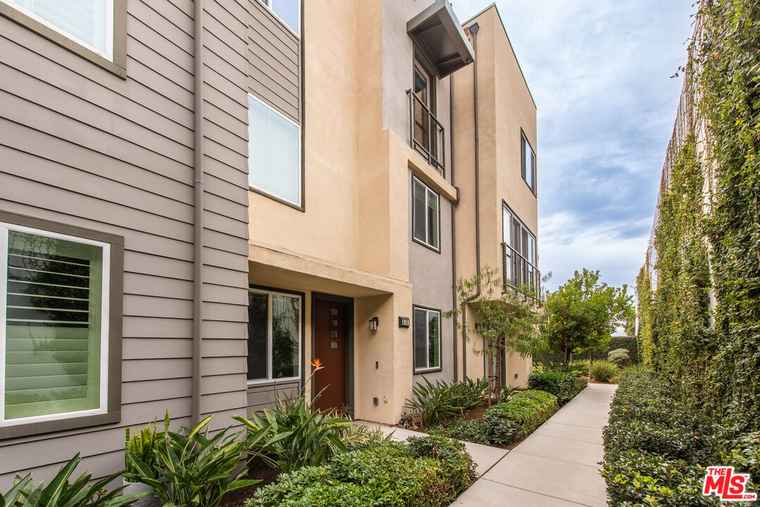 Photo of 516 E Imperial Ave El Segundo, CA 90245