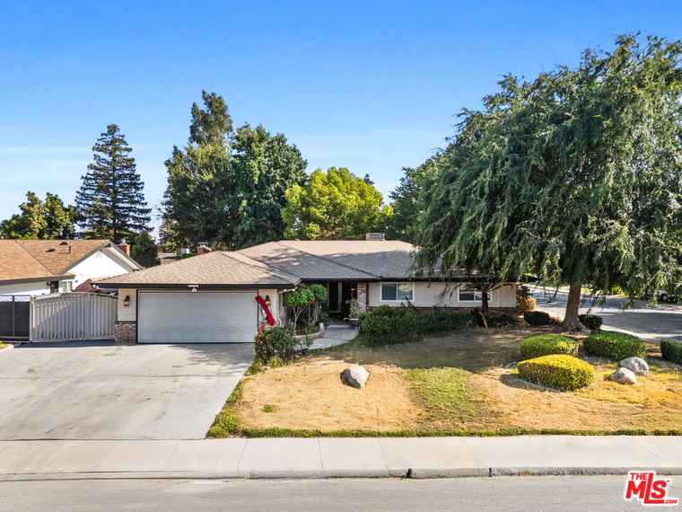 Photo of 7713 Kamloops Dr Bakersfield, CA 93309