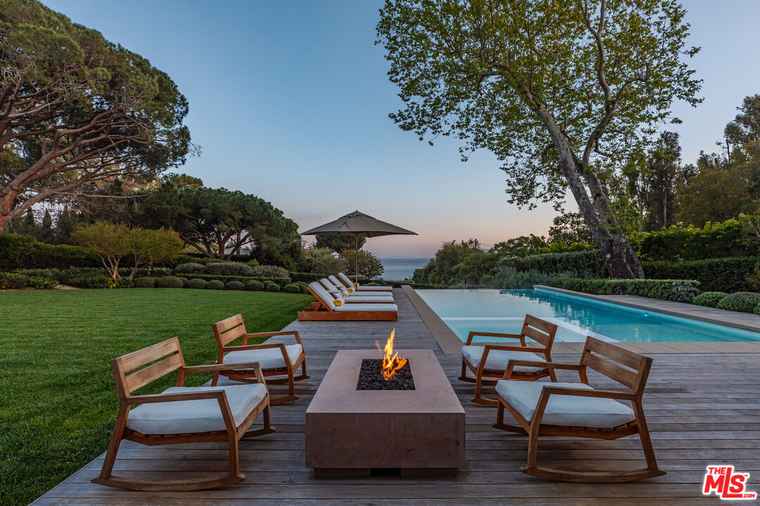 Photo of 28020 Sea Lane Dr Malibu, CA 90265
