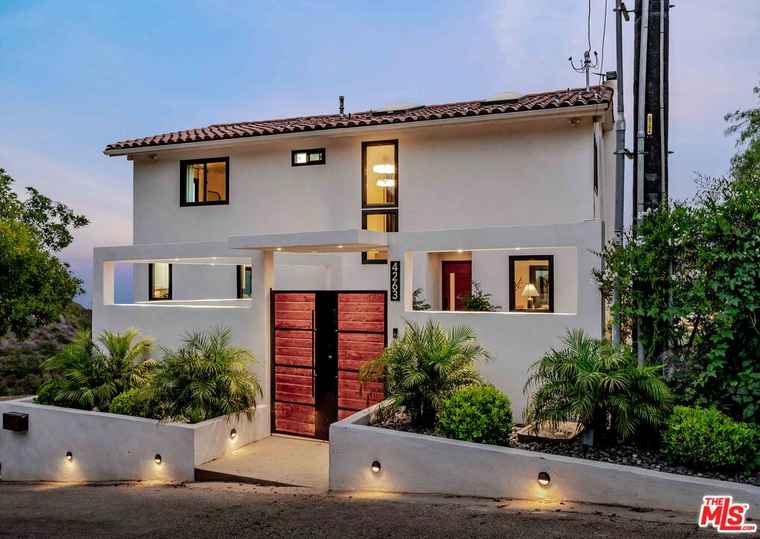 Photo of 4263 Vista Pl Malibu, CA 90265