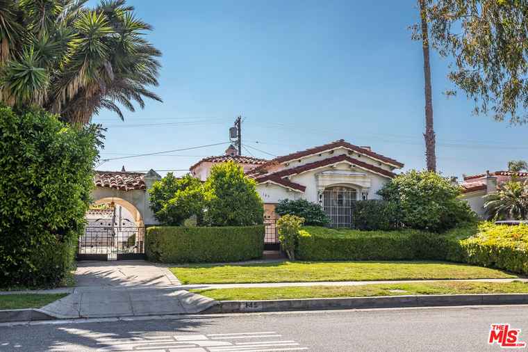 Photo of 145 N Willaman Dr Beverly Hills, CA 90211
