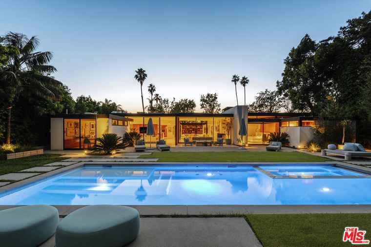 Photo of 570 Evelyn Pl Beverly Hills, CA 90210