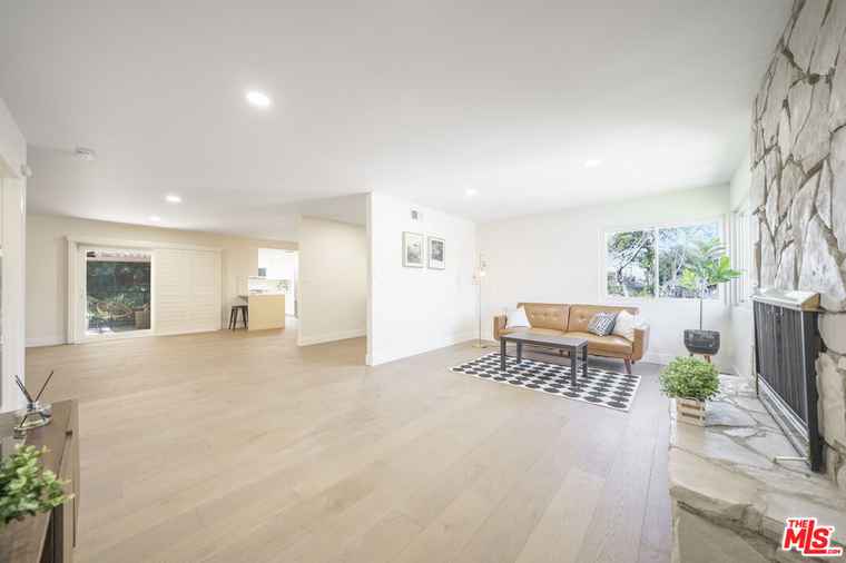 Photo of 802 S Hollenbeck St West Covina, CA 91791