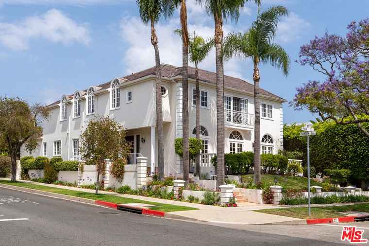 Photo of 201 N Palm Dr Beverly Hills, CA 90210