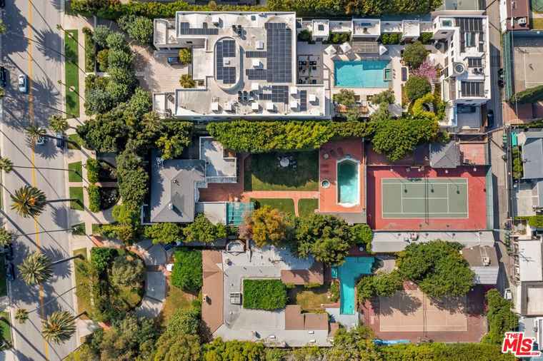 Photo of 614 N Beverly Dr Beverly Hills, CA 90210