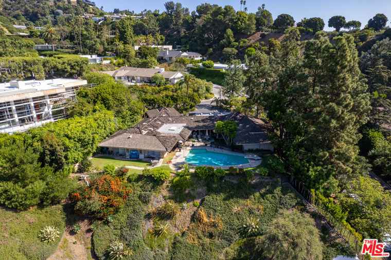 Photo of 1099 N Hillcrest Rd Beverly Hills, CA 90210