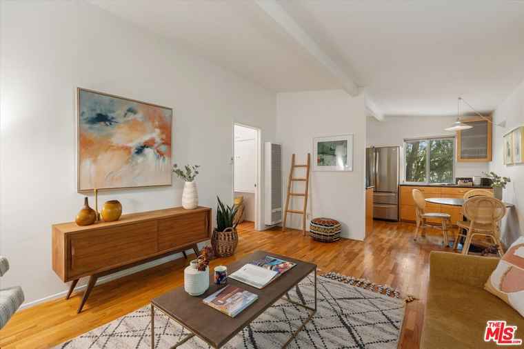 Photo of 2909 10th St #6 Santa Monica, CA 90405