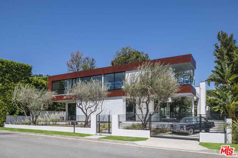 Photo of 1729 Angelo Dr Beverly Hills, CA 90210