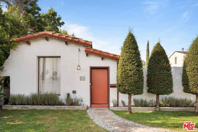 Photo of 311 N Doheny Dr Beverly Hills, CA 90211