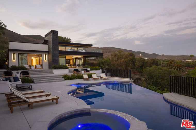 Photo of 29800 Cuthbert Rd Malibu, CA 90265