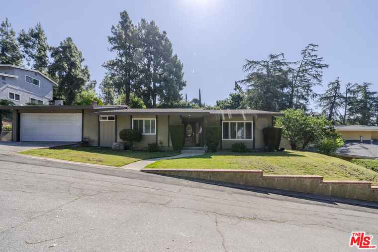 Photo of 5432 La Crescenta Ave La Crescenta, CA 91214