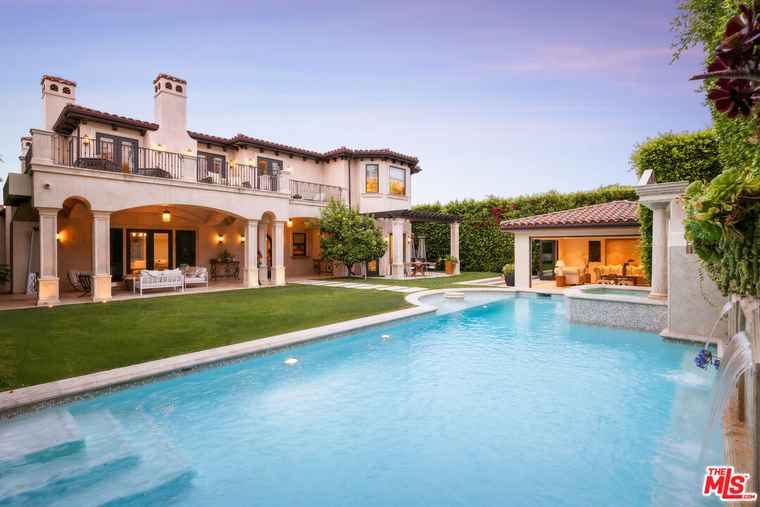 Photo of 617 N Camden Dr Beverly Hills, CA 90210