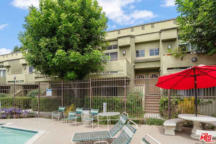 Photo of 15349 Hunsaker Ave Unit G Paramount, CA 90723