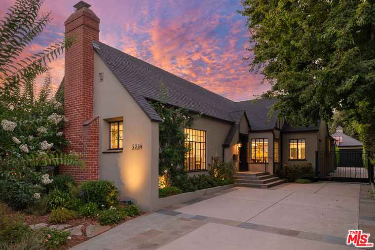 Photo of 2239 Paloma St Pasadena, CA 91104