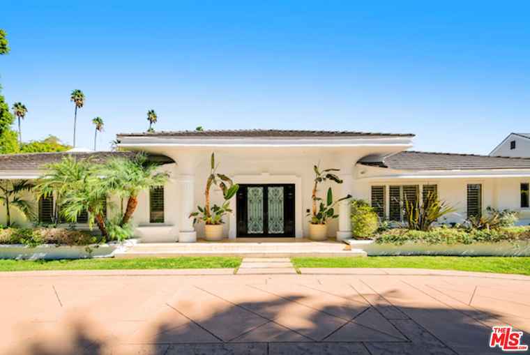 Photo of 716 N Beverly Dr Beverly Hills, CA 90210