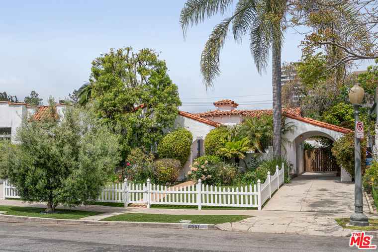 Photo of 10567 Rochester Ave Los Angeles, CA 90024