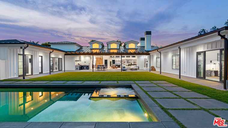 Photo of 6530 Zuma View Pl Malibu, CA 90265