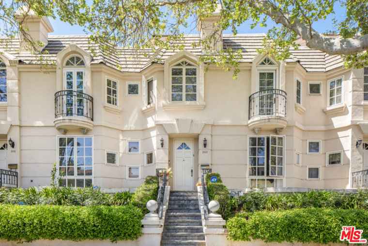 Photo of 307 N Almont Dr Beverly Hills, CA 90211
