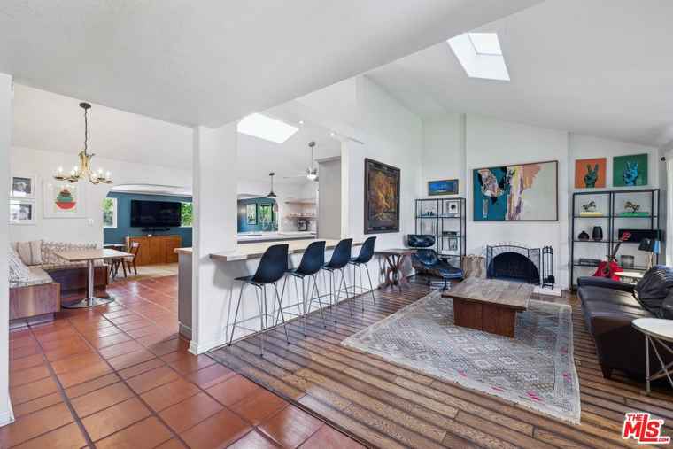 Photo of 29429 Trailway Ln Agoura Hills, CA 91301