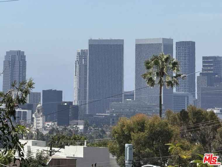 Photo of 1133 N Clark St #103 West Hollywood, CA 90069