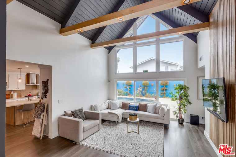 Photo of 20281 Bancroft Cir Huntington Beach, CA 92646
