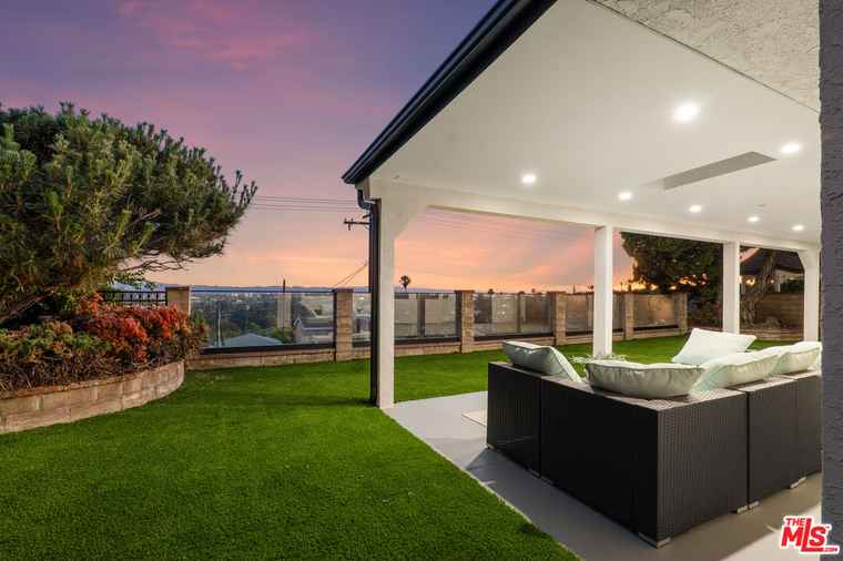 Photo of 2615 Woodstock Ln Burbank, CA 91504